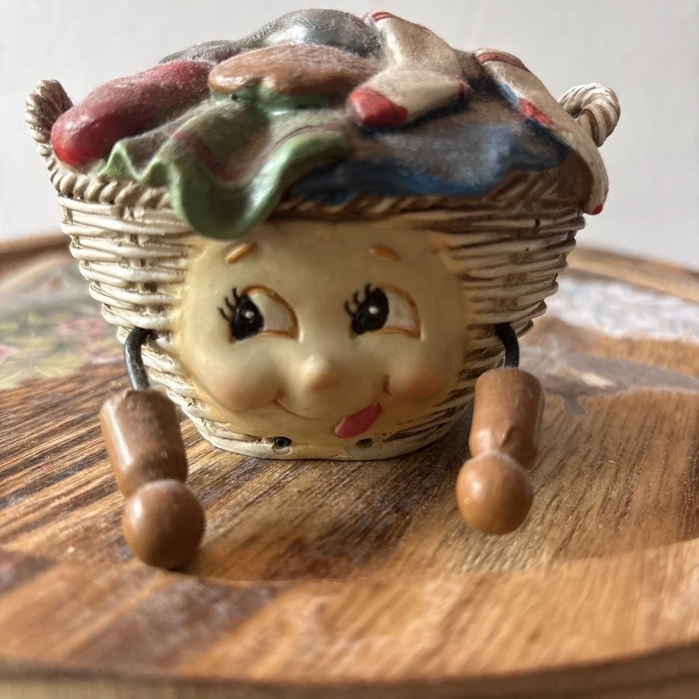 Laundry Anthropomorphic Laundry Basket Shelf Sitter Figure 2010 3
